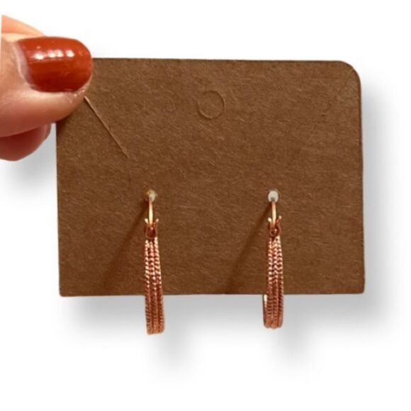 🤯5/$20🤯 NWOT Rose Gold Triple Strand Hoop Earrings - Picture 3 of 3